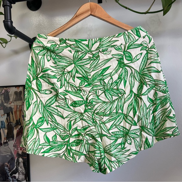 NWT ZARA Green Leaf Print Linen Blend Pleated Flowy High Rise Shorts Large - Picture 4 of 8